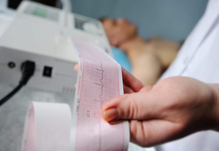 Corte de Apelaciones de Argentina acoge demanda por mala praxis médica ante error de diagnóstico por ilegibilidad del electrocardiograma.