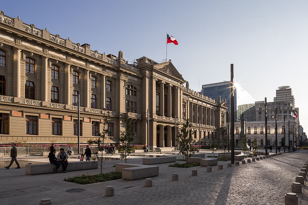 Corte de Apelaciones de Santiago confirmó la sentencia que acogió la demanda por incumplimiento de contrato de compraventa de cartón corrugado para embalaje, deducida por transnacional en contra de empresa chilena.
