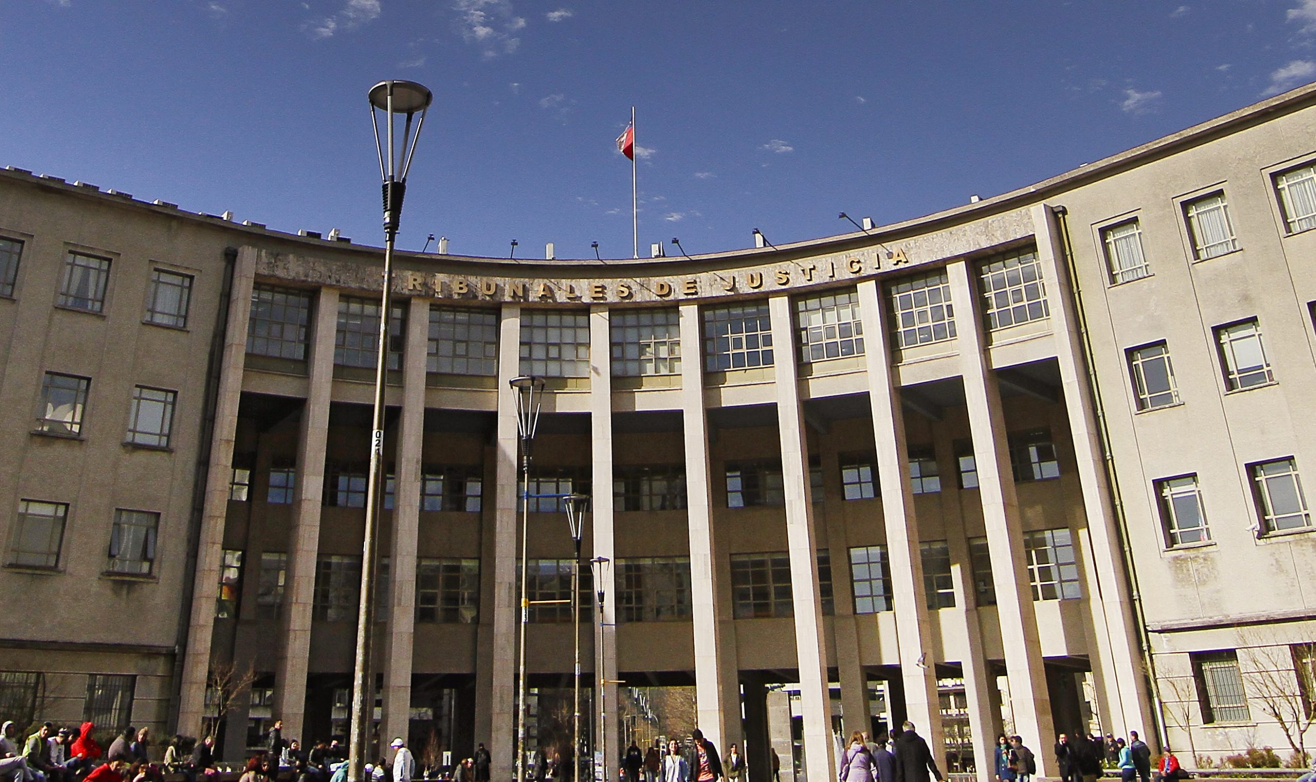 Corte de Concepción revocó resolución que no dio lugar a medidas cautelares solicitadas contra la Corporación de Asistencia Judicial de la Región del Biobío.