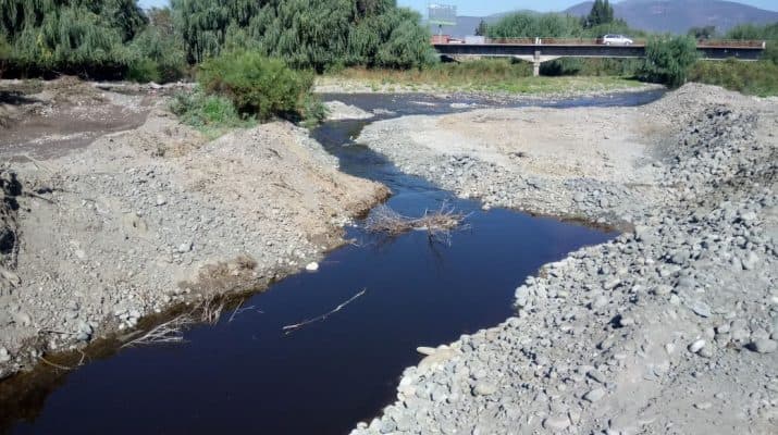 Proyecto de ley aumenta la sanción por ensuciar o provocar daños en playas, riberas de ríos, lagos y otras áreas de conservación de la biodiversidad.