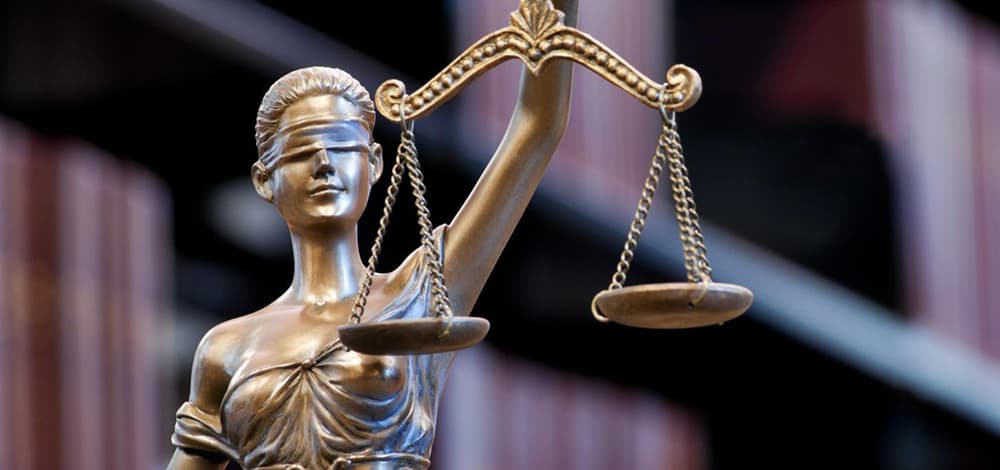 CS acogió recurso de protección y ordenó el cese del hostigamiento y persecución en contra de una particular.