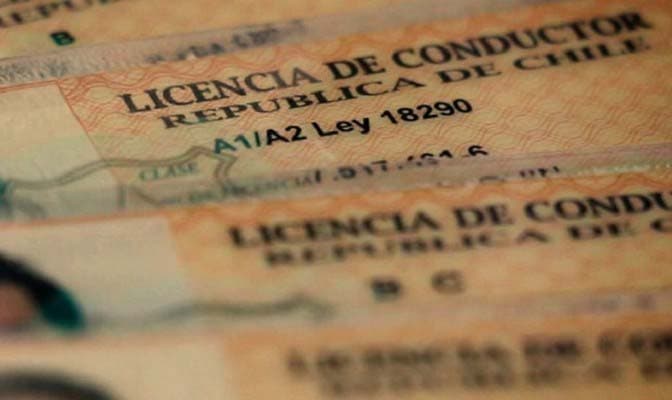 Pena accesoria de suspensión de licencia de conducir debe decretarse en conjunto con aquella privativa de libertad.