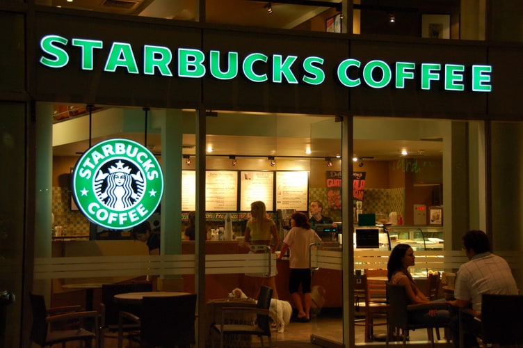 Juzgado de Letras del Trabajo de Santiago acogió la demanda por despido injustificado deducido por empleada de local de la cadena Starbucks Coffe Chile SA.