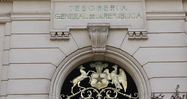 CS acogió recurso de protección presentado en contra de la Tesorería General de la República por la retención de devolución de impuestos de un contribuyente por una supuesta deuda con Fonasa.