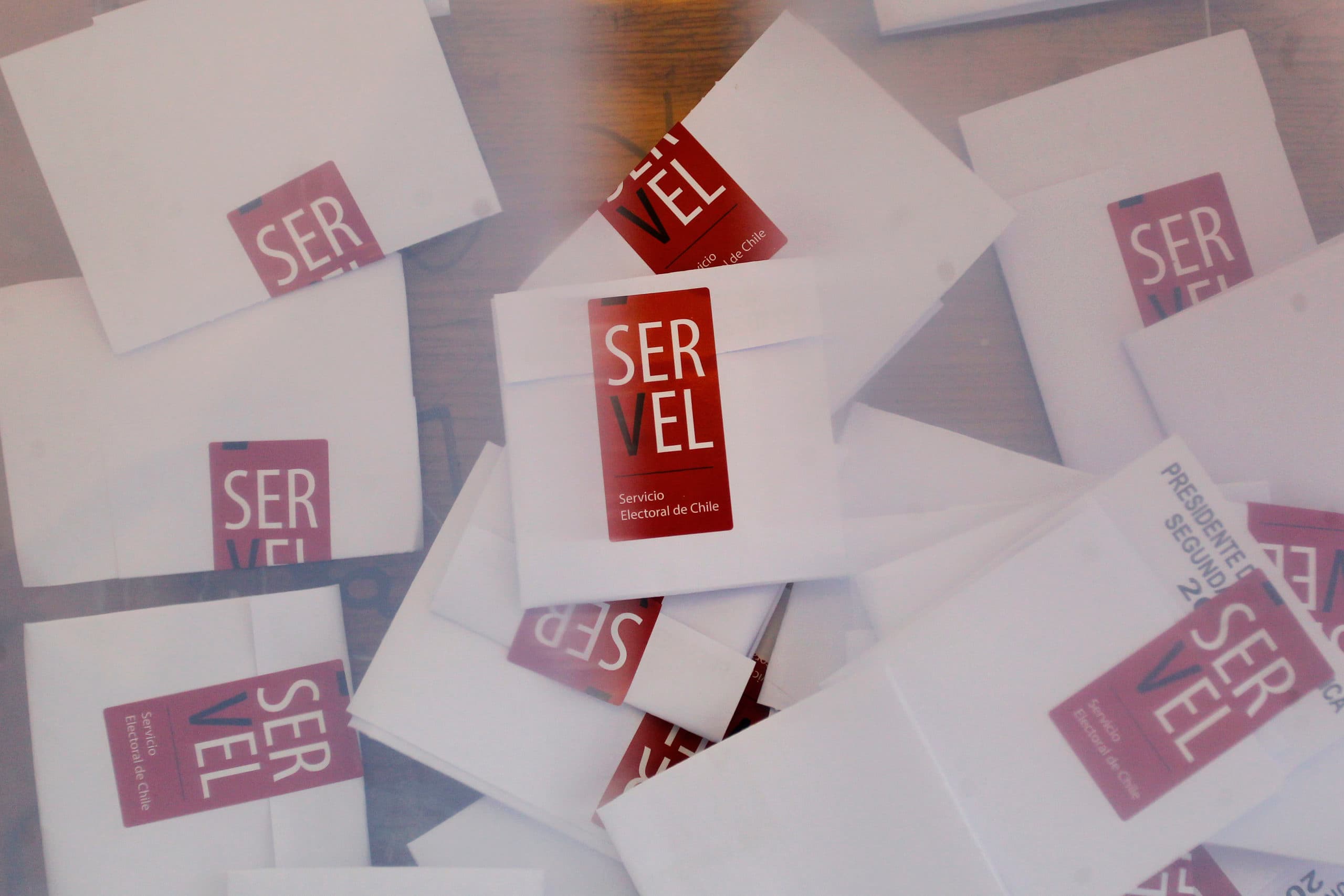 Servel pone a disposición de la ciudadanía las 744 cédulas electorales para votar en mayo.