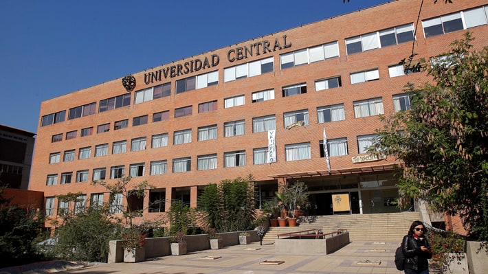 Corte de Apelaciones de Santiago acogió recurso de nulidad y demanda por despido injustificado de profesor de universidad.