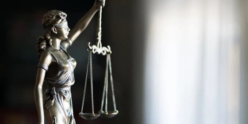 Sentencia interlocutoria que declara la caducidad de la acción de reclamación de multa, no es susceptible de impugnarse por la vía de la reposición con apelación subsidiaria.