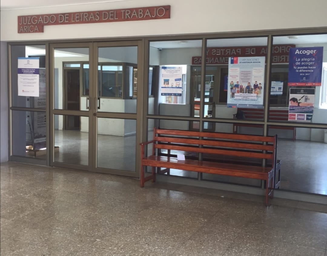 Juzgado de Letras del Trabajo de Arica acogió demanda de vulneración de derechos fundamentales deducida por trabajador y ordenó a club deportivo pagarle una indemnización de $10.000.000 por concepto de daño moral, prestaciones adeudadas y convocar a una conferencia de prensa para ofrecer disculpas públicas al jugador.