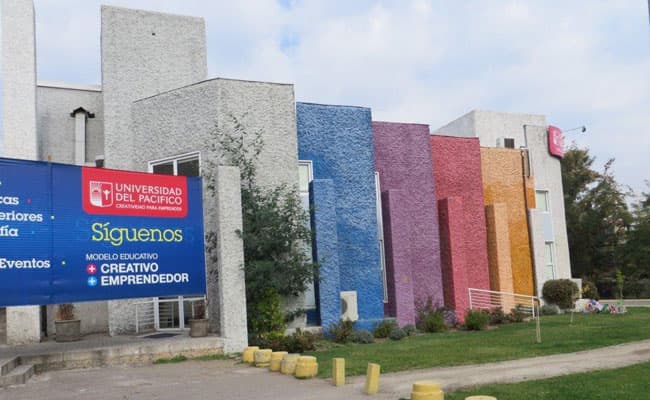 Corte de Santiago acogió demanda de cobro de prestaciones y cotizaciones adeudadas al demandante y que declaró unidad económica y único empleador para fines laborales y previsionales a la Universidad del Pacífico y la Fundación Julio Ortúzar.
