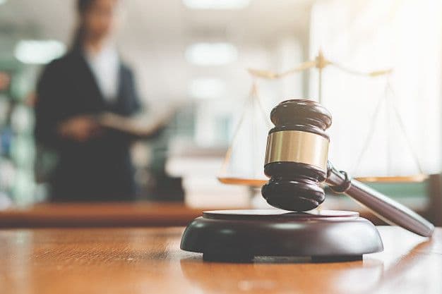 El demandante no realizó gestiones útiles y no puede acusar desidia del tribunal por la crisis sanitaria por lo que el abandono del procedimiento se ajustó a derecho.