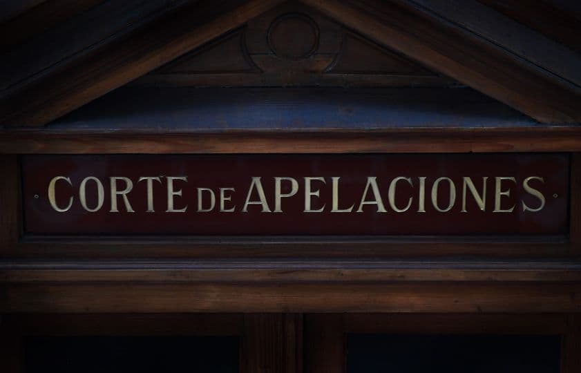 Corte de Santiago confirma fallo que acogió demanda por despido de trabajadora de empresa de cerámica y revestimientos.
