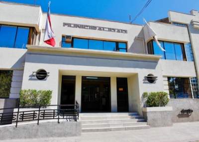 Juzgado de Letras acogió demanda de declaración de relación laboral, despido injustificado y nulidad del despido interpuesta contra la Municipalidad de San Fernando.