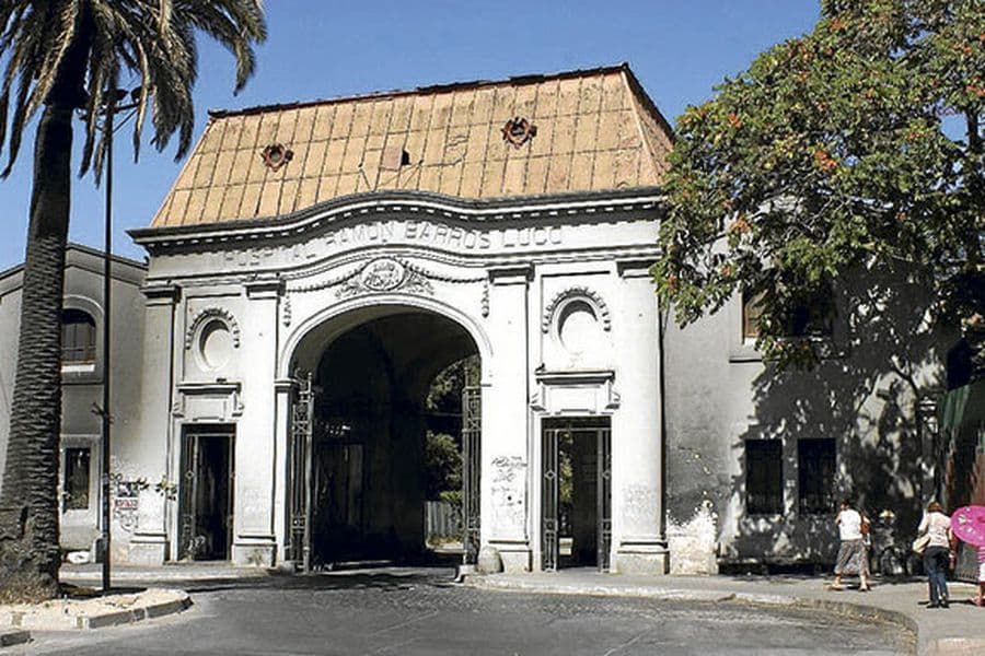 Hospital no puede solicitar a funcionario el reintegro de remuneraciones mal percibidas sin someterlo a un procedimiento administrativo donde pueda ser oído.