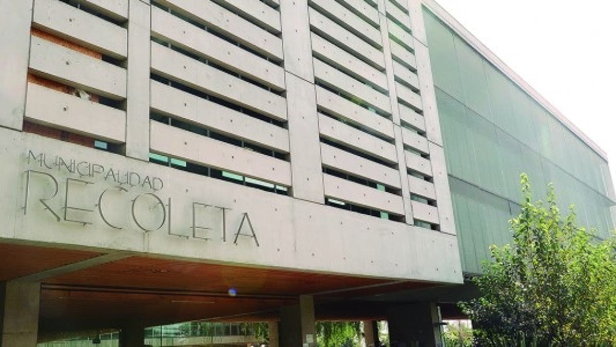 Juzgado de Letras del Trabajo de Santiago declaró que el despido efectuado por la Municipalidad de Recoleta fue discriminatorio y vulneratorio de la integridad psíquica.