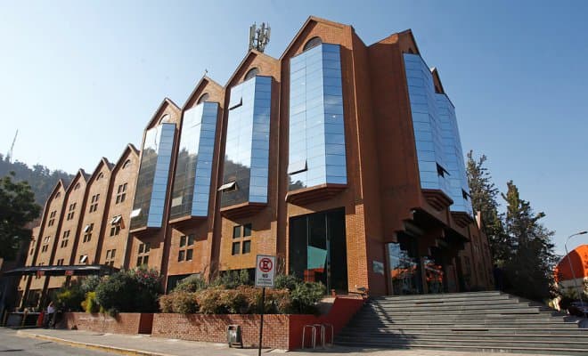 CNTV debe otorgar a Canal 13 un plazo para probar sus alegaciones y defensas frente al cargo de no emitir advertencia de horario de protección al menor.