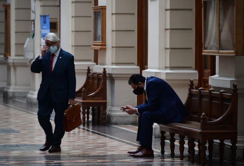 Corte de Santiago confirma multa aplicada por la Secretaría Regional Ministerial de Salud a laboratorio por infringir normas sanitarias.