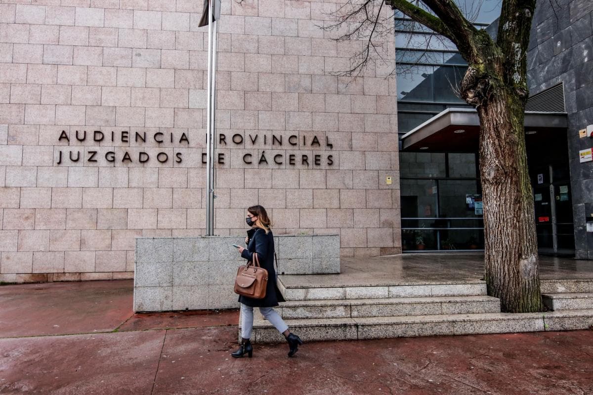 Tribunal español declaró improcedente el despido de una trabajadora que no pudo regresar a España al decretarse el estado de alarma.