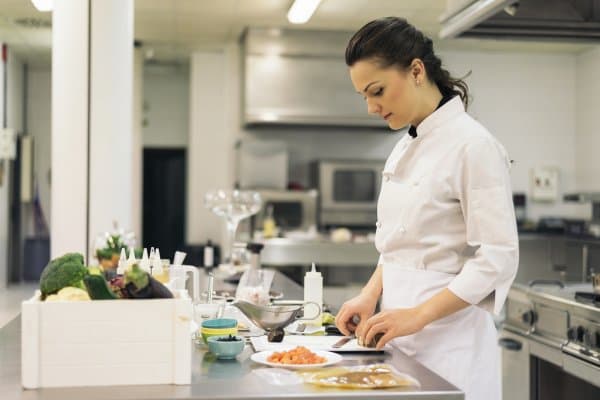 Juzgado de Letras del Trabajo de Punta Arenas acogió demanda de despido improcedente interpuesta por una cocinera.