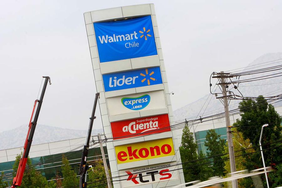 Juzgado de Letras del Trabajo de Santiago rechazó demanda de despido injustificado deducida contra Walmart Chile en calidad de empresa mandante.