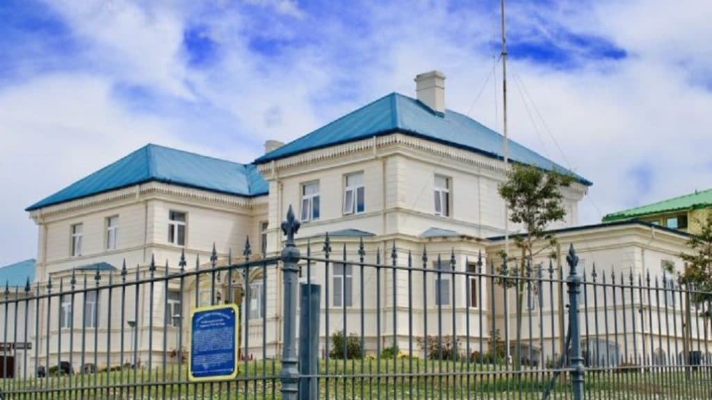 Corte de Punta Arenas no acoge a trámite recurso de protección por acoso laboral al considerar que existen otras vías legales para su discusión.
