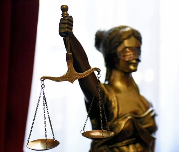 CS acoge recurso de amparo y ordena abonar del tiempo que condenado permaneció en prisión preventiva en una causa diversa y en la que, finalmente, resultó absuelto.