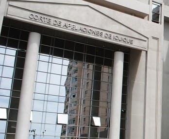 Municipalidad de Iquique debe acatar orden de Contraloría Regional respecto de funcionario separado de sus funciones.