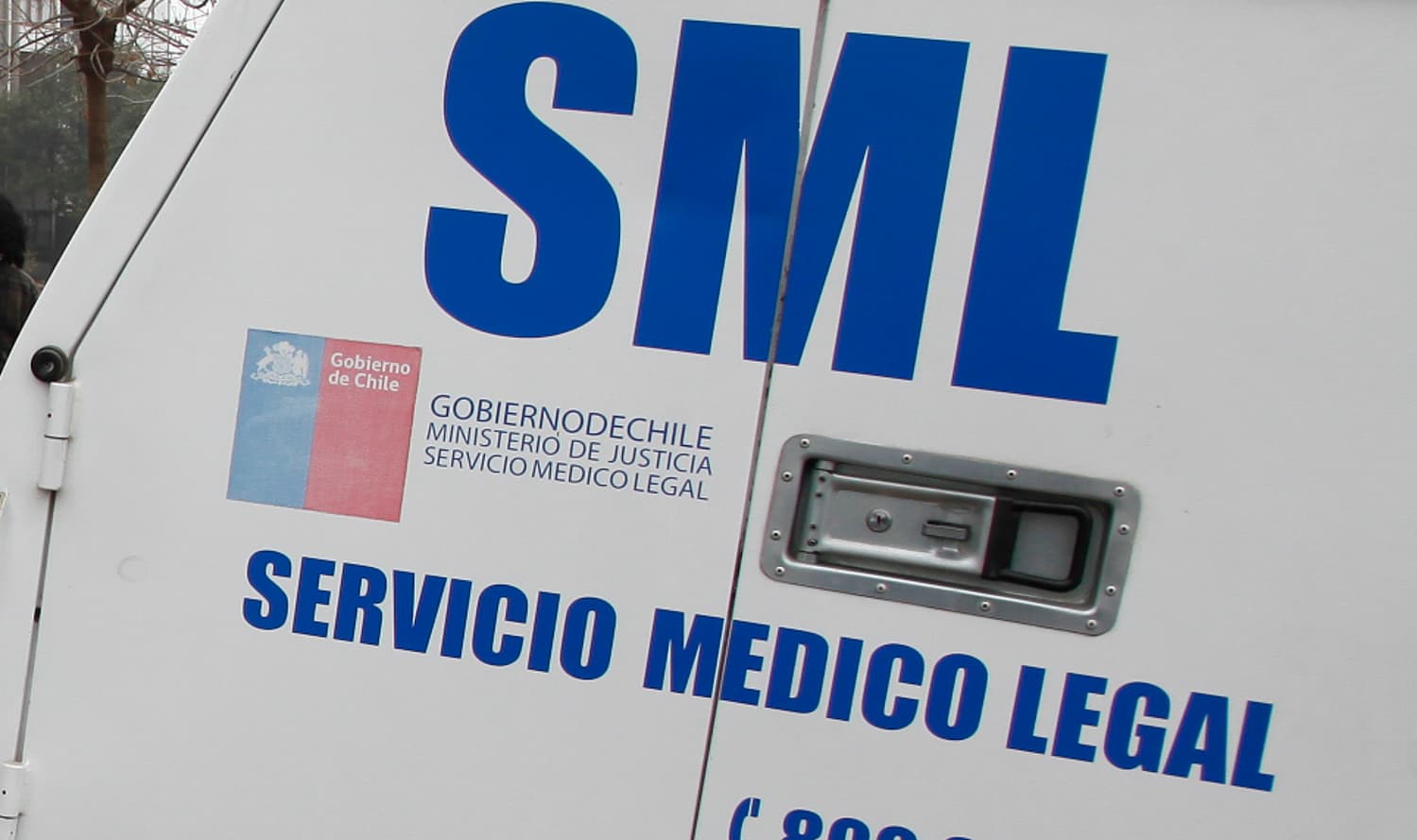 No procede mediante el recurso de protección ordenar al Servicio Médico Legal que efectúe una autopsia si el fiscal de la causa no indicó de forma específica en que debía prestar apoyo.
