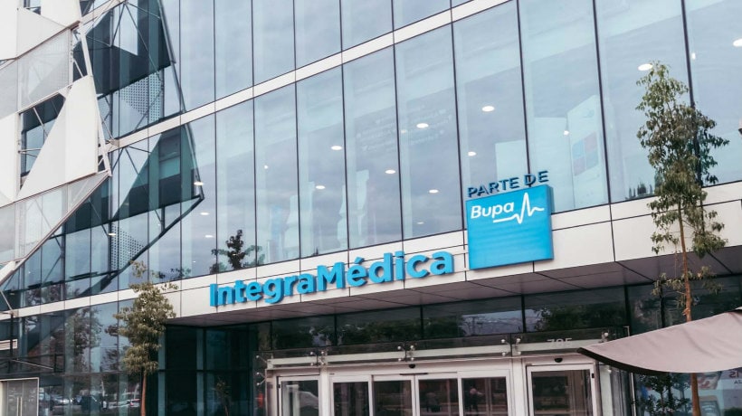 Corte de Santiago confirma fallo que acogió demanda por despido injustificado de teleoperadora de centro médico.