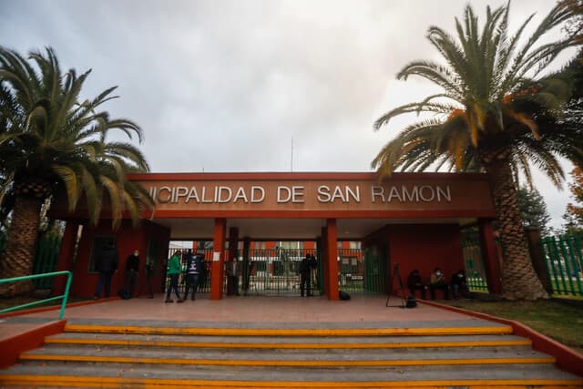 Relación entre ex funcionaria contratada a honorarios y la Municipalidad de San Ramón participa de todas las características propias del vínculo regido por el Código del Trabajo.