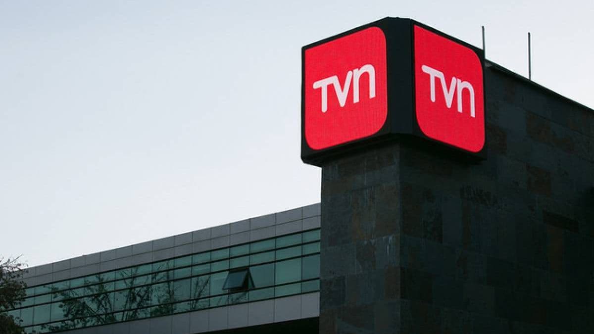 Corte de Santiago confirma multa a canal de TV por incumplir mínimo de programación cultural.