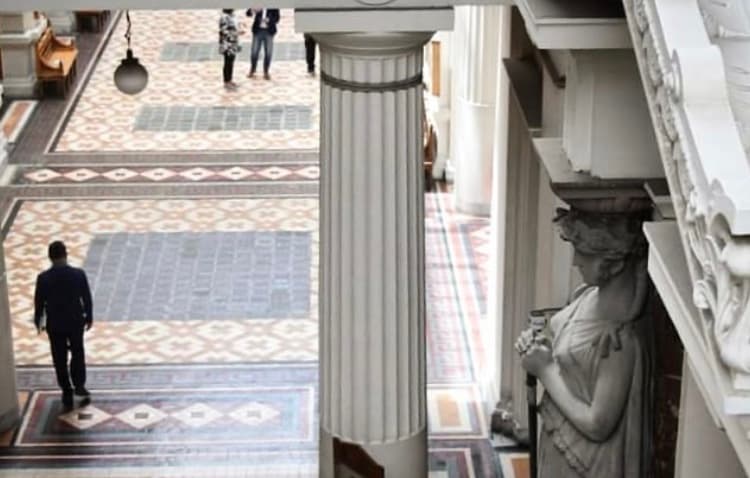 Obligación de constituir legalmente mandato judicial no fue suprimida durante el estado de excepción constitucional.