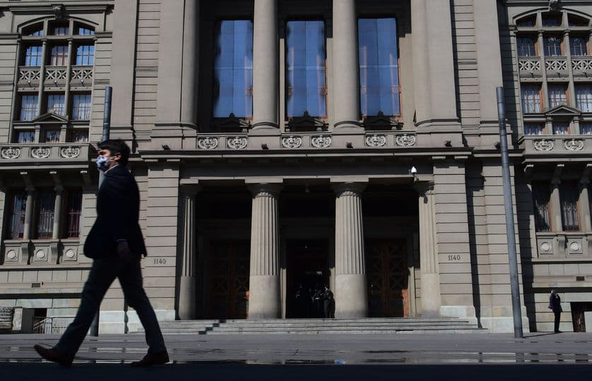Corte de Santiago condena al Fisco a pagar indemnización a víctima de detención ilegal y torturas a bordo del buque Maipo.