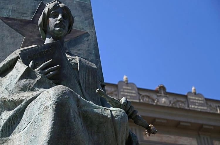 CS confirma fallo que acogió demanda de posesión de herencia y reivindicación de inmueble intestado.