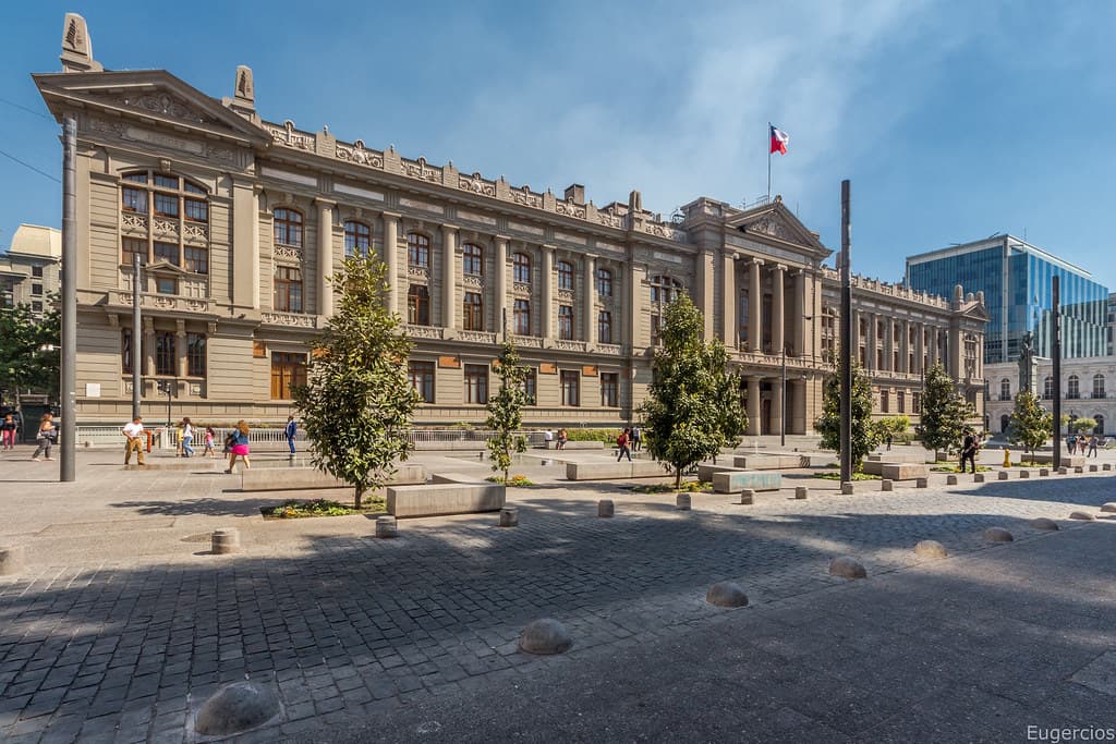 Controversia sobre el término de una licitación debe resolverse conforme a lo dispuesto en la ley de bases sobre contratos administrativos de suministro y prestación de servicios.