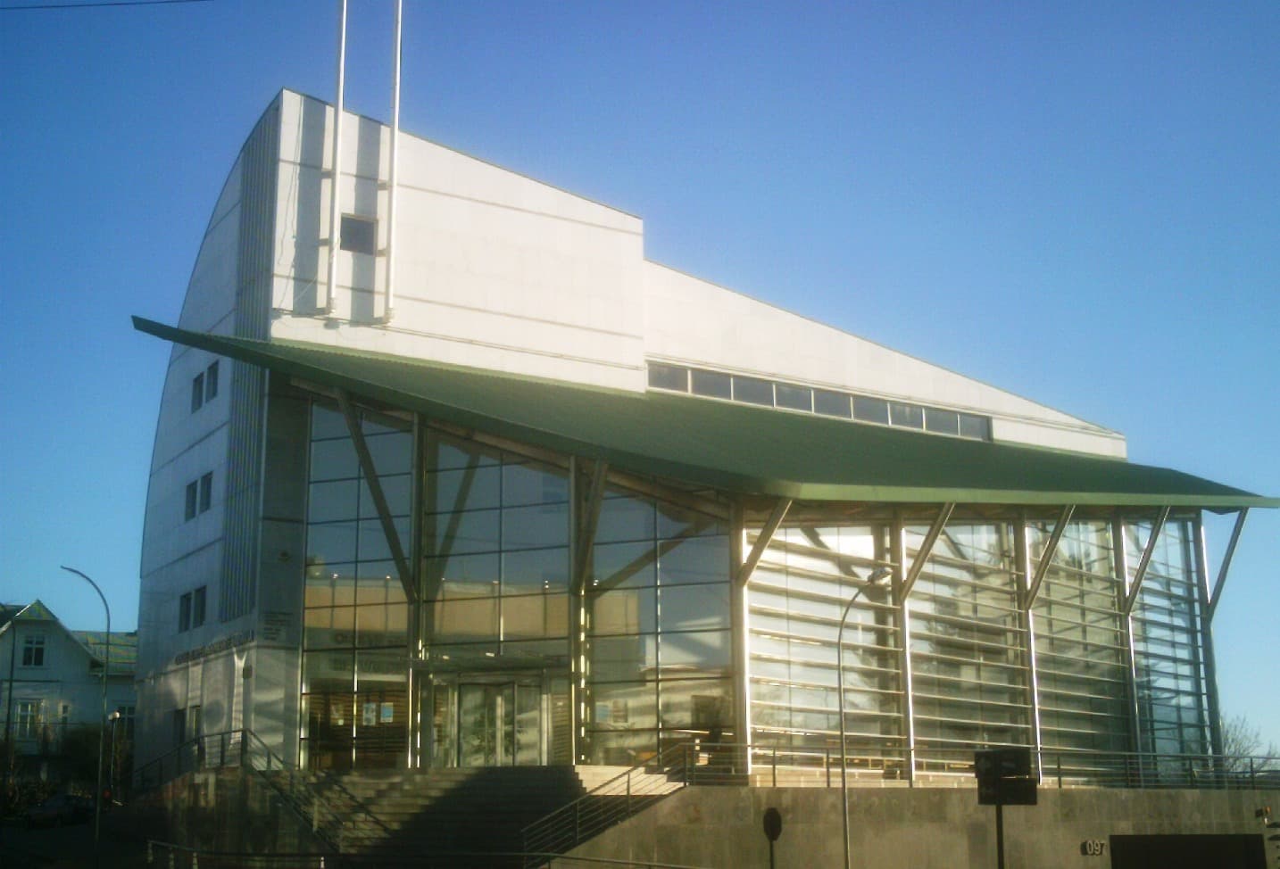 Corte de Valdivia confirma fallo que condenó a compañía de seguros por incumplir contrato y no dar cobertura a siniestro.