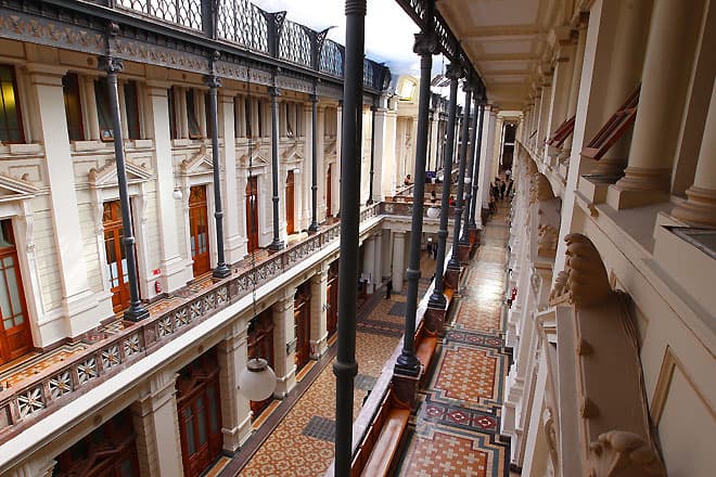 Créditos de primera clase se extienden a inmuebles hipotecados sólo cuando no pueden ser cubiertos total o parcialmente con otros bienes del deudor.