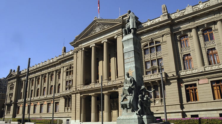 Demanda de nulidad del despido que no señaló cotizaciones adeudadas impidió al empleador hacer uso del derecho a pagarlas dentro de los 15 días contados desde su notificación.