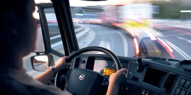 Funcionarios de la PDI pueden detener un vehículo y controlar la identidad de sus ocupantes si observan una conducción errática.