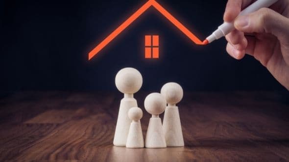 Relaciones de familia entre las partes constituyen un antecedente jurídico que habilita la ocupación de un inmueble.
