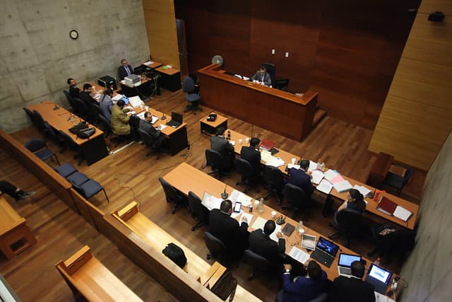 Acuerdo reparatorio. La víctima puede solicitar al juez el cumplimiento de las obligaciones contraídas o que se deje sin efecto y se oficie al Ministerio Público a fin de reiniciar la investigación penal.