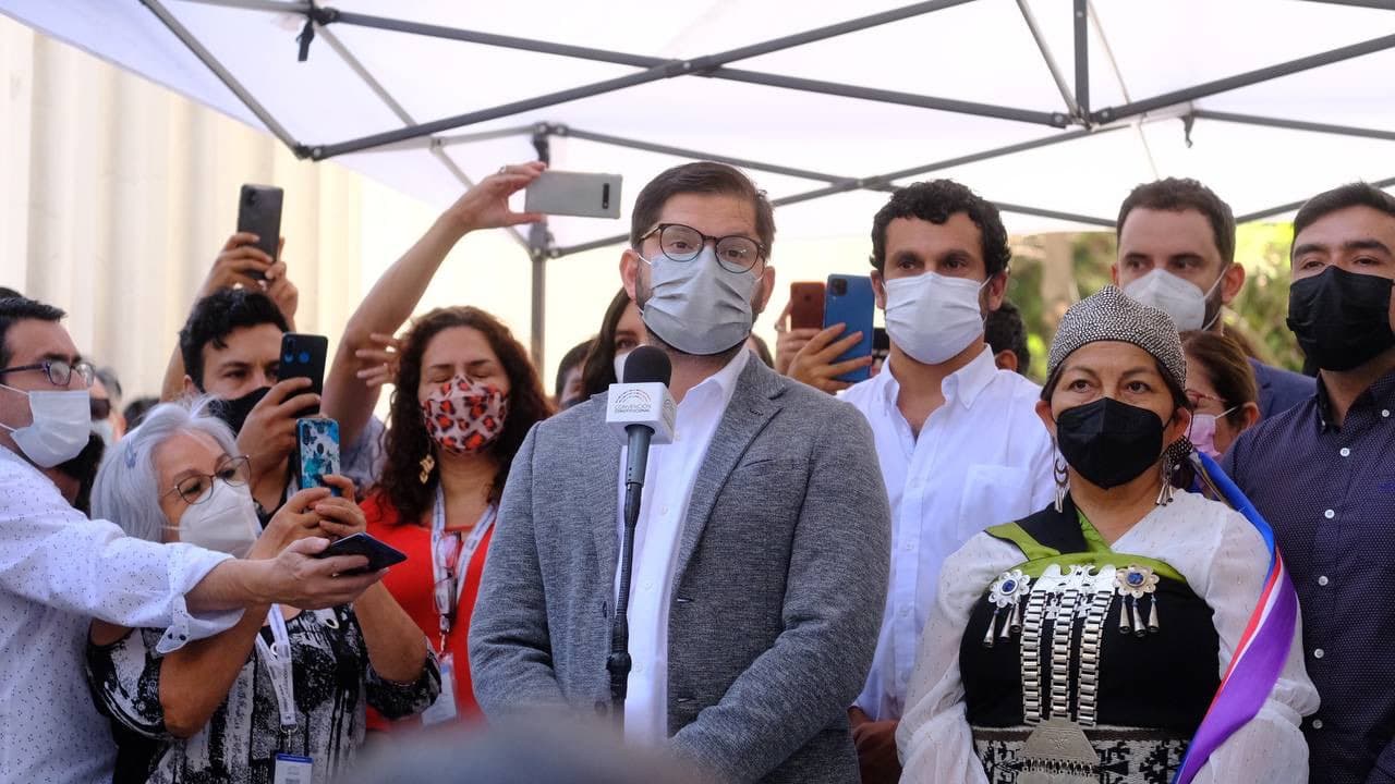 Gabriel Boric, presidente electo, visitó la Convención Constitucional y se dirigió a los constituyentes.
