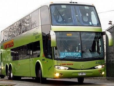 CS ordena a empresa de buses indemnizar a padres y hermanas de pasajera gravemente lesionada en accidente de tránsito. Ilícito puede dañar no sólo a la víctima directa, sino a otras personas.