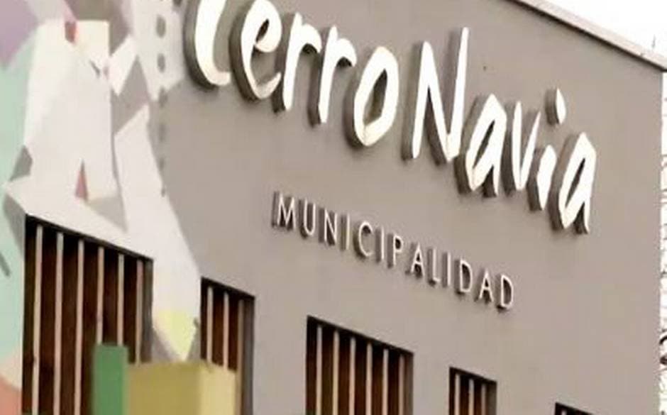 Municipalidad de Cerro Navia debe reincorporar a funcionaria cuya contrata finalizó anticipadamente, respetando la continuidad de sus remuneraciones.