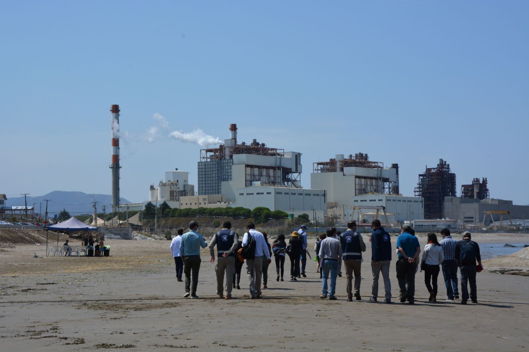 Quintero- Puchuncaví: Ministros del Segundo Tribunal Ambiental visitan zonas clave para posible conciliación en demanda por reparación ambiental.