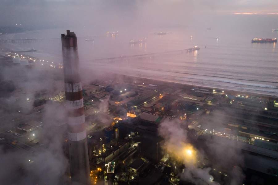 Corte Suprema declaró inadmisibles recursos de casación contra sentencia del Segundo Tribunal Ambiental que ordenó a la SMA retrotraer procedimiento sancionatorio contra Enap Refinerías asociado a episodio de contaminación de 2018.