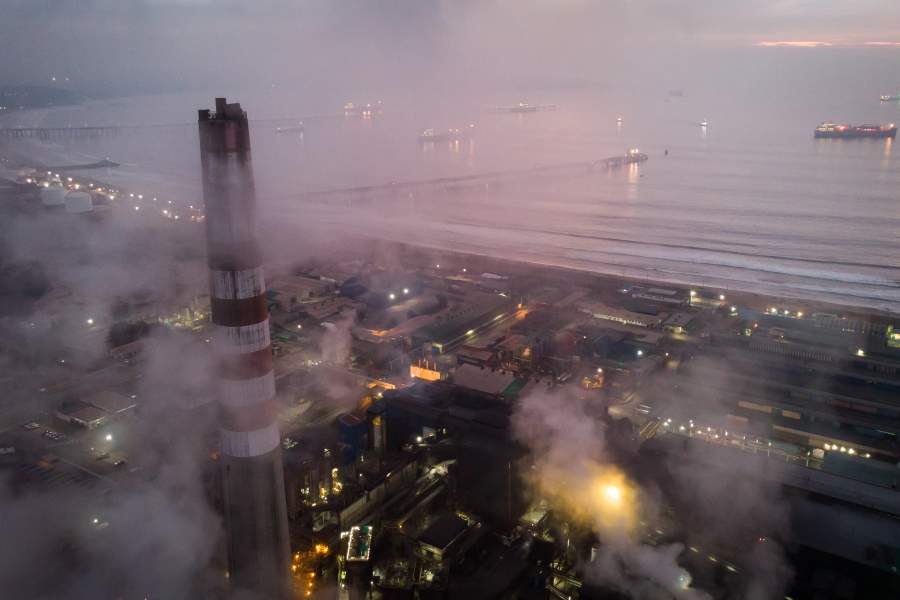 Corte Suprema declaró inadmisibles recursos de casación contra sentencia del Segundo Tribunal Ambiental que ordenó a la SMA retrotraer procedimiento sancionatorio contra Enap Refinerías asociado a episodio de contaminación de 2018.