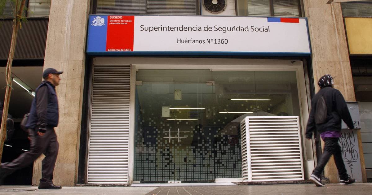 Tasa de siniestralidad no debe considerar incapacidades y muertes causadas por enfermedades profesionales contraídas por trabajos realizados para un empleador distinto del evaluado.
