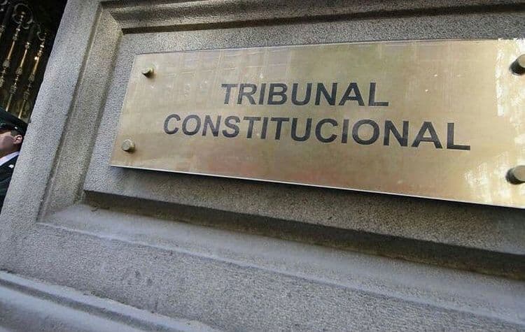 Norma que exige acreditar tener vínculos de familia con chilenos o con residentes definitivos para ciudadano extranjero obtenga permiso de residencia temporal, se impugna ante el Tribunal Constitucional.