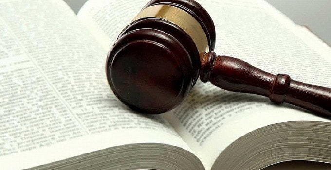 Juzgado de Letras del Trabajo de Santiago acoge demanda por despido indebido de auxiliar de centro de salud en régimen de subcontratación.