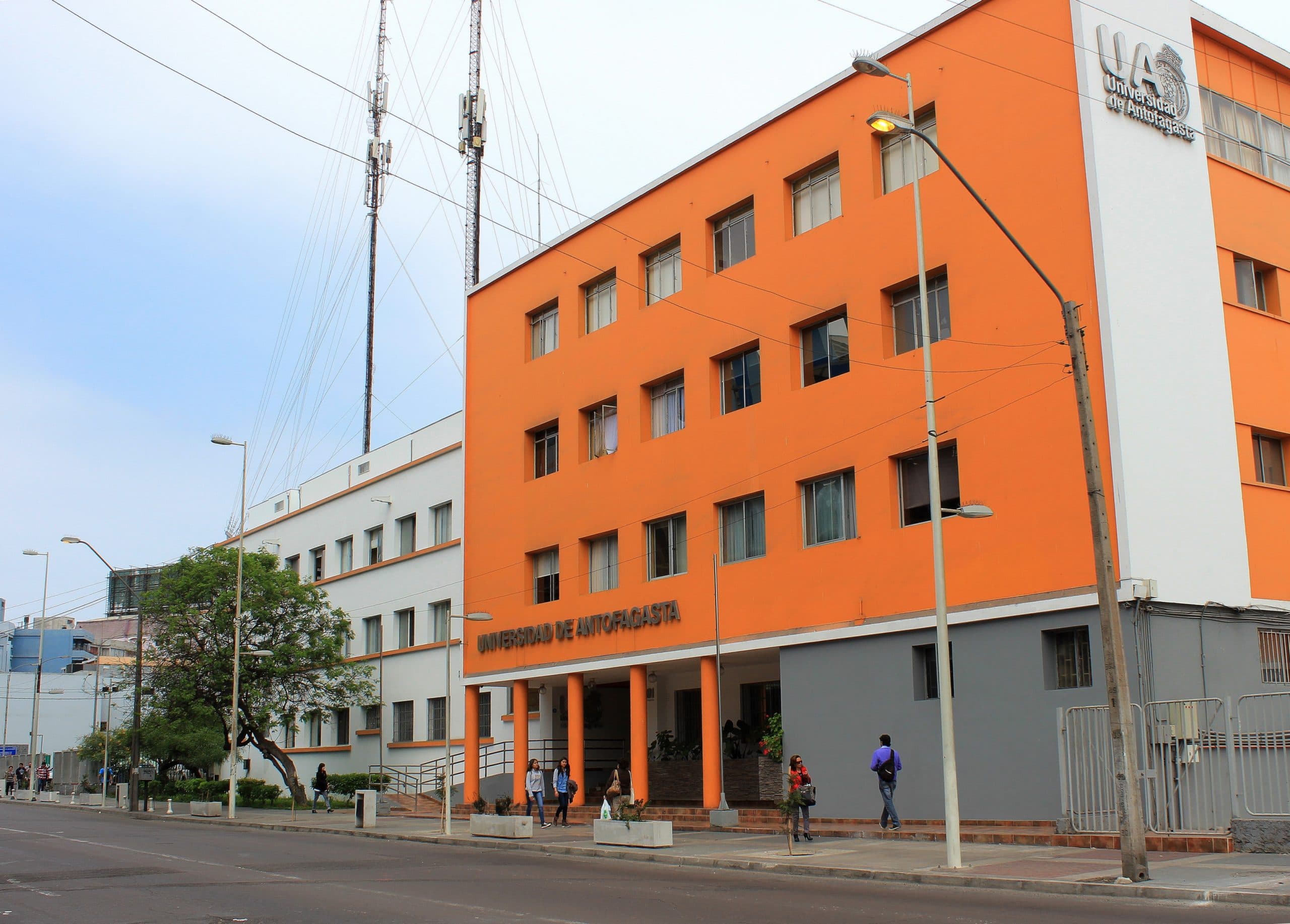 Corte Suprema mantiene sentencia que acogió demanda de reconocimiento de diplomados y reconvencional de cobros de matrículas y aranceles de universidad.